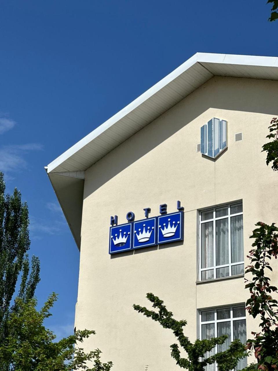 Tri Korony Hotel Cholpon-Ata Exterior photo